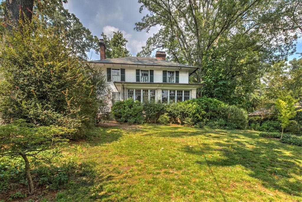 3 bedroom, 3,230 sq ft single family residence sold at 100 Peachtree Way, Atlanta, GA 30305