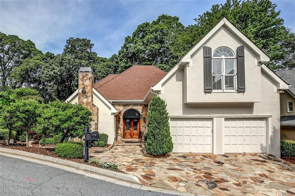 4 bedroom, 3,275 sq ft single family residence sold at 4252 Wieuca Overlook, Atlanta, GA 30342