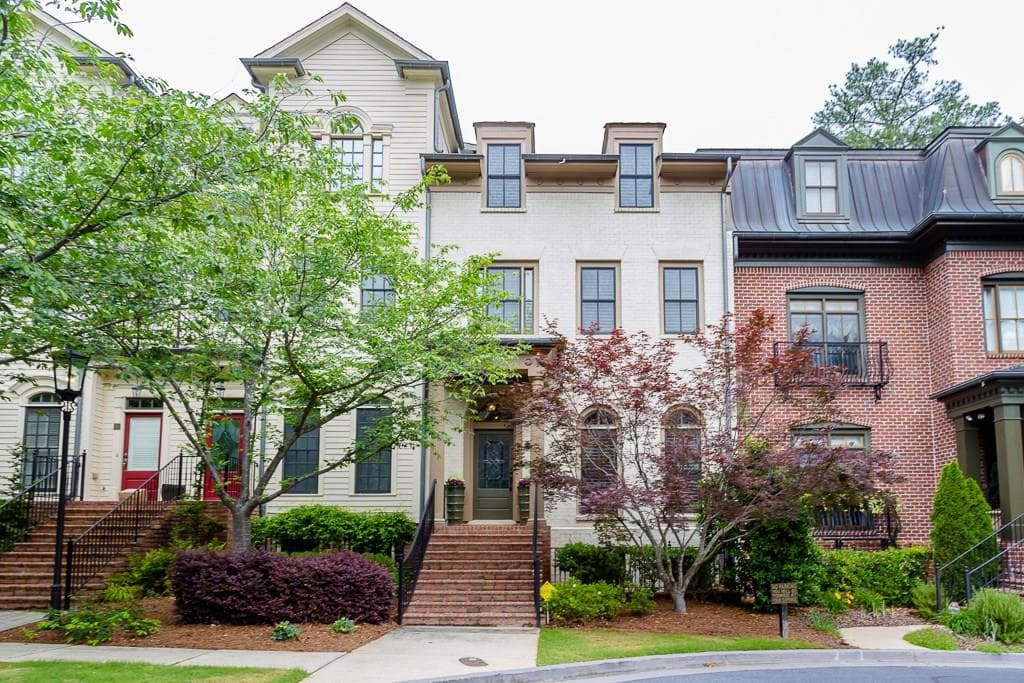 4 bedroom, 3,080 sq ft townhouse sold at 3127 Lenox Road 13, Atlanta, GA 30324