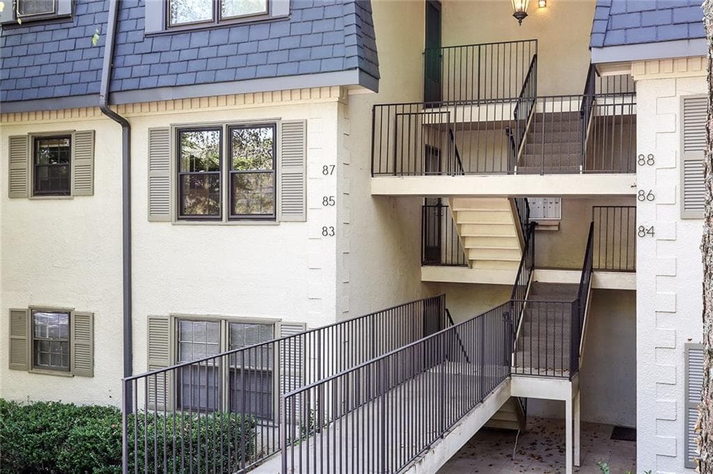 2 bedroom, 1,127 sq ft condominium sold at 83 Montre Square 83, Atlanta, GA 30327