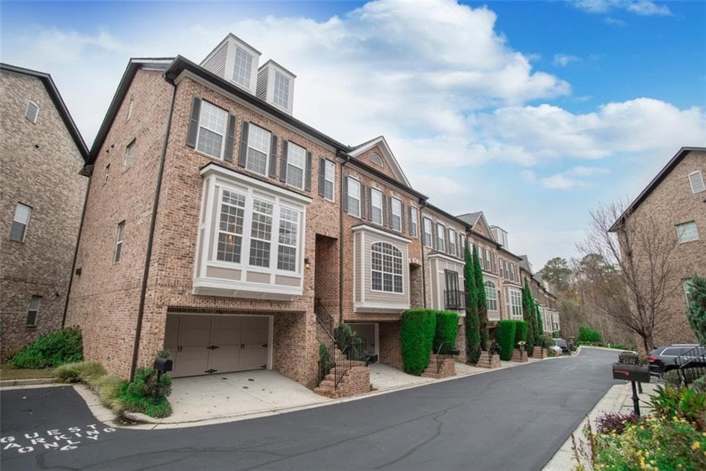 3 bedroom, 2,212 sq ft townhouse sold at 2670 Rivers Edge Drive, Atlanta, GA 30324