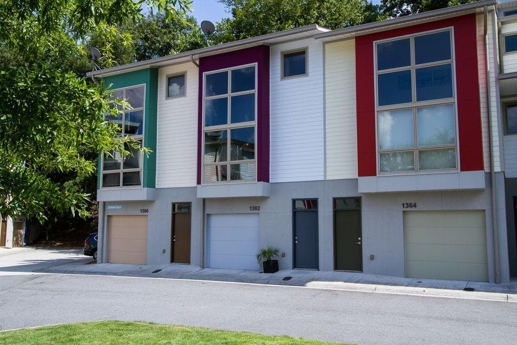 2 bedroom, 1,832 sq ft townhouse sold at 1362 Stirling Circle, Atlanta, GA 30318