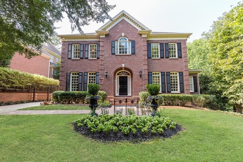 5 bedroom, 6,000 sq ft single family residence sold at 1410 Wesley Oaks Court, Atlanta, GA 30327
