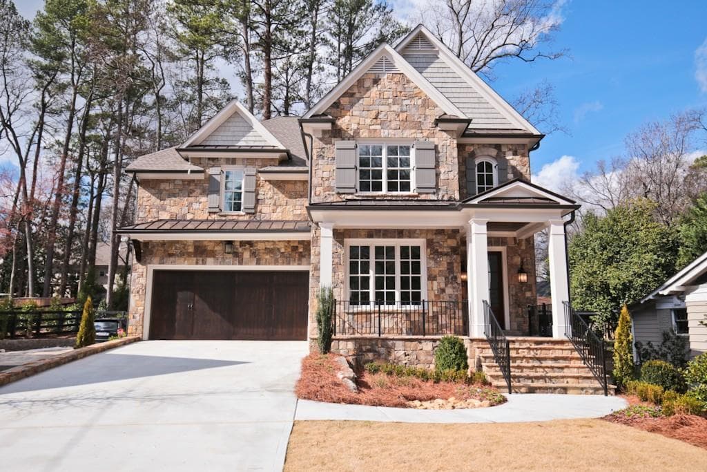 4 bedroom, 3,608 sq ft single family residence sold at 3316 W Shadowlawn Avenue, Atlanta, GA 30305