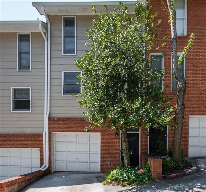 2 bedroom, 1,024 sq ft condominium sold at 672 Park Village Drive, Atlanta, GA 30306