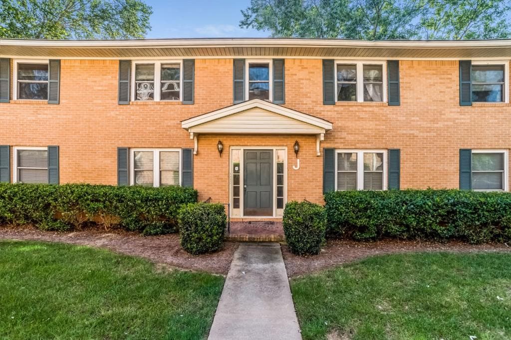 2 bedroom, 1,176 sq ft condominium sold at 3510 Roswell Road J4, Atlanta, GA 30305