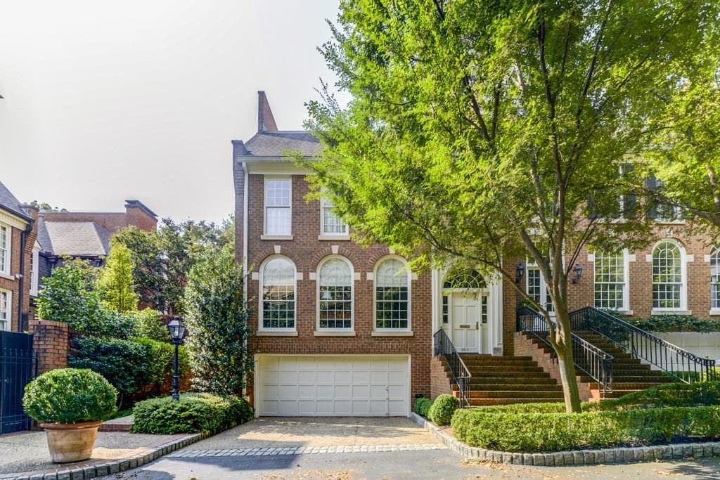 3 bedroom, 4,100 sq ft townhouse sold at 2613 Peachtree Road, Atlanta, GA 30305