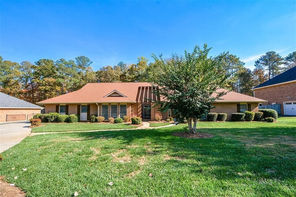 3 bedroom, 2,264 sq ft single family residence sold at 225 Saddle Creek Drive, Roswell, GA 30076
