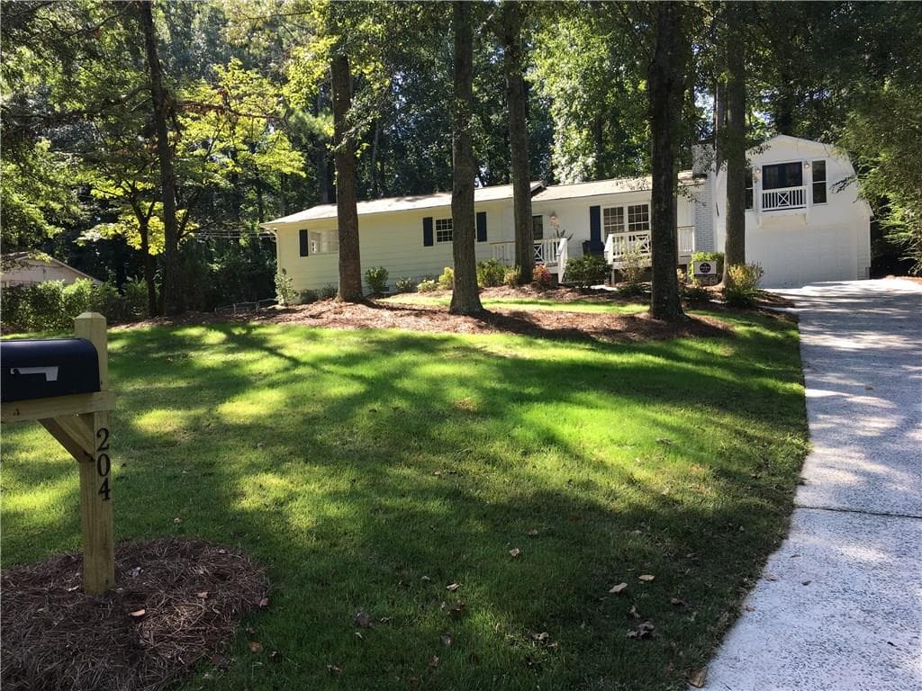 3 bedroom, 1,233 sq ft single family residence sold at 204 Foothill Drive, Woodstock, GA 30188