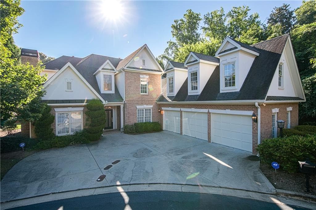 5 bedroom, 4,043 sq ft single family residence sold at 27 Kenmare Hall, Atlanta, GA 30324
