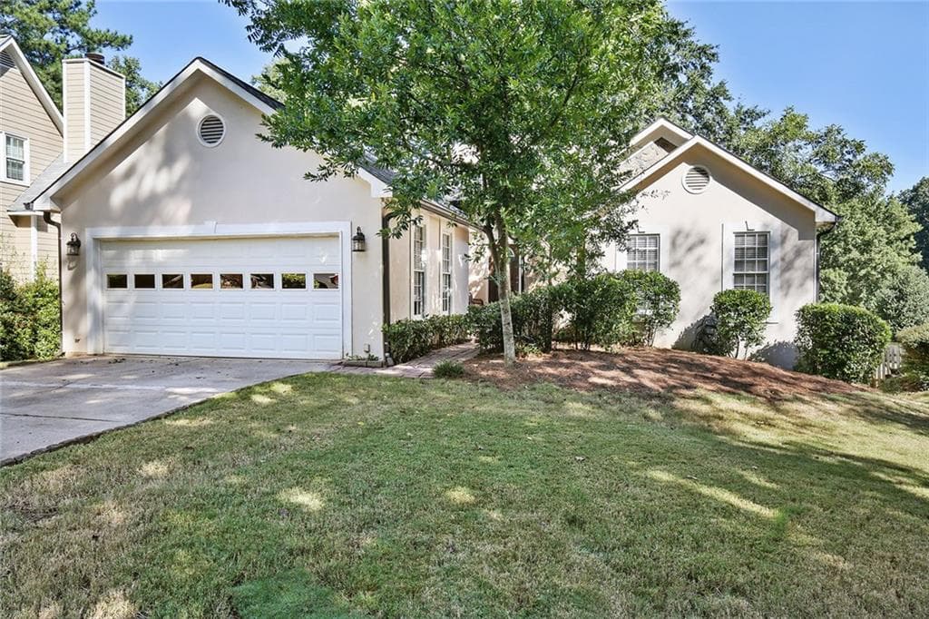 3 bedroom, 1,826 sq ft single family residence sold at 1060 Wellers Court, Roswell, GA 30076