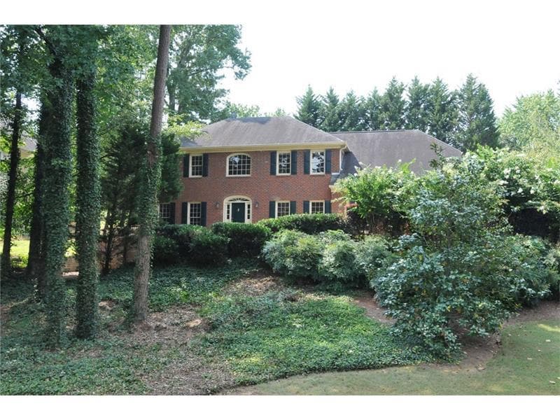 4 bedroom, 3,394 sq ft single family residence sold at 12125 Wexford Club Drive, Roswell, GA 30075