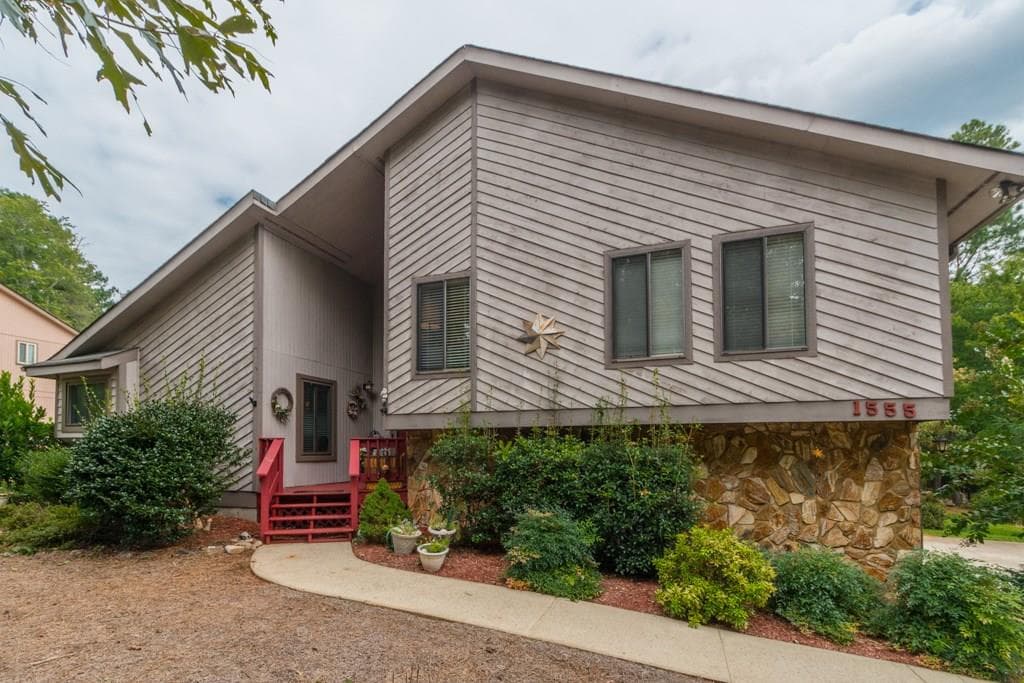 4 bedroom, 2,172 sq ft single family residence sold at 1555 Magnolia Place, Cumming, GA 30040