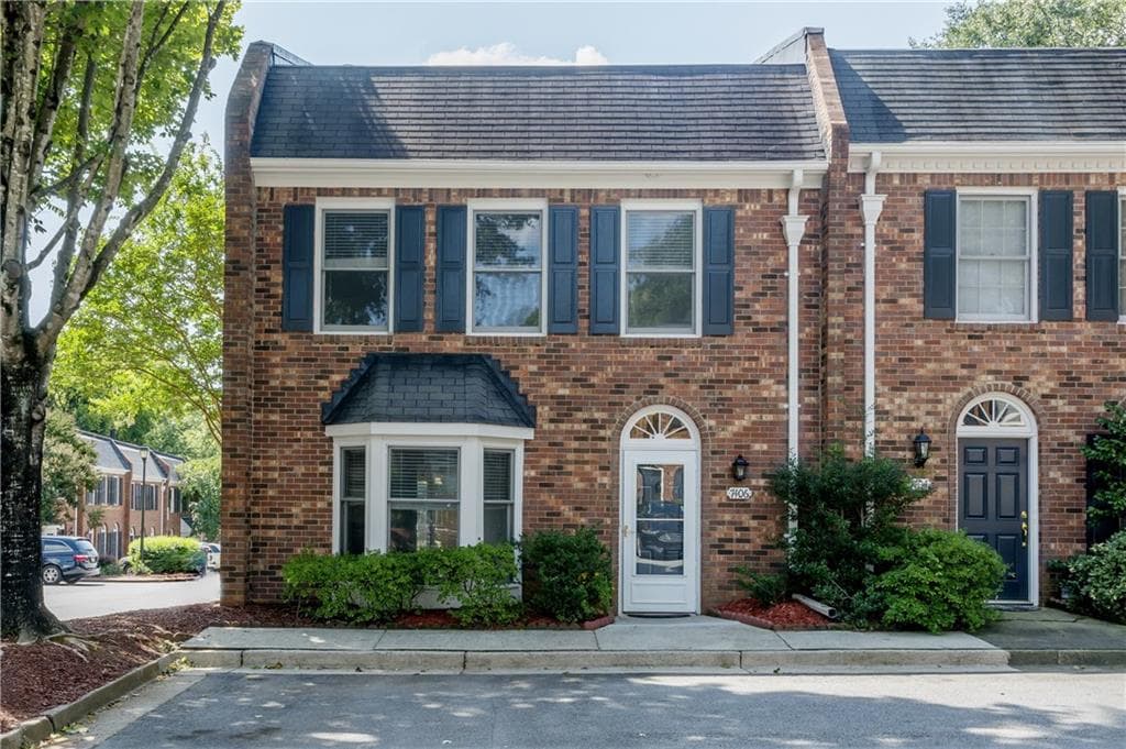 3 bedroom, 1,530 sq ft townhouse sold at 7406 Saint Charles Square 7406, Roswell, GA 30075