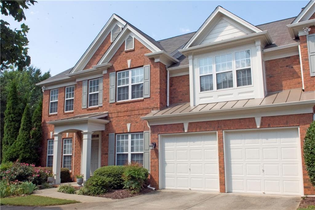 3 bedroom, 2,636 sq ft townhouse sold at 210 Wellwood Court 210, Roswell, GA 30075