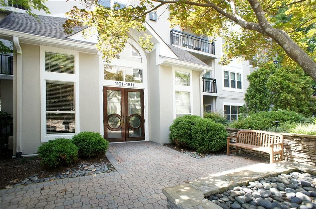 1 bedroom, 710 sq ft condominium sold at 1406 River Green Drive 1406, Atlanta, GA 30327