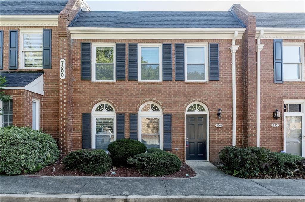 2 bedroom, 1,830 sq ft townhouse sold at 7307 Saint Charles Square, Roswell, GA 30075