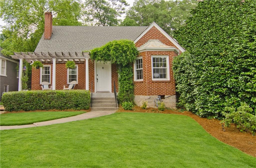 4 bedroom single family residence sold at 240 Springdale Drive, Atlanta, GA 30305