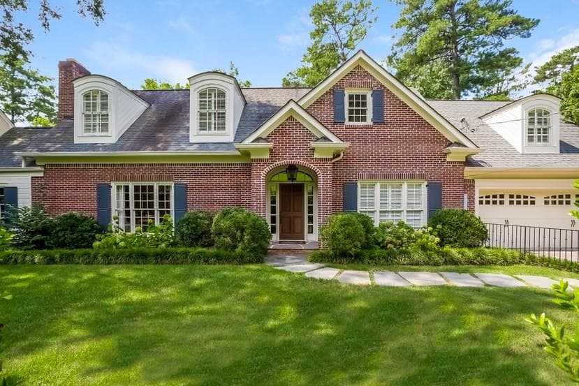 3 bedroom, 2,747 sq ft single family residence sold at 556 Peachtree Battle Avenue, Atlanta, GA 30305
