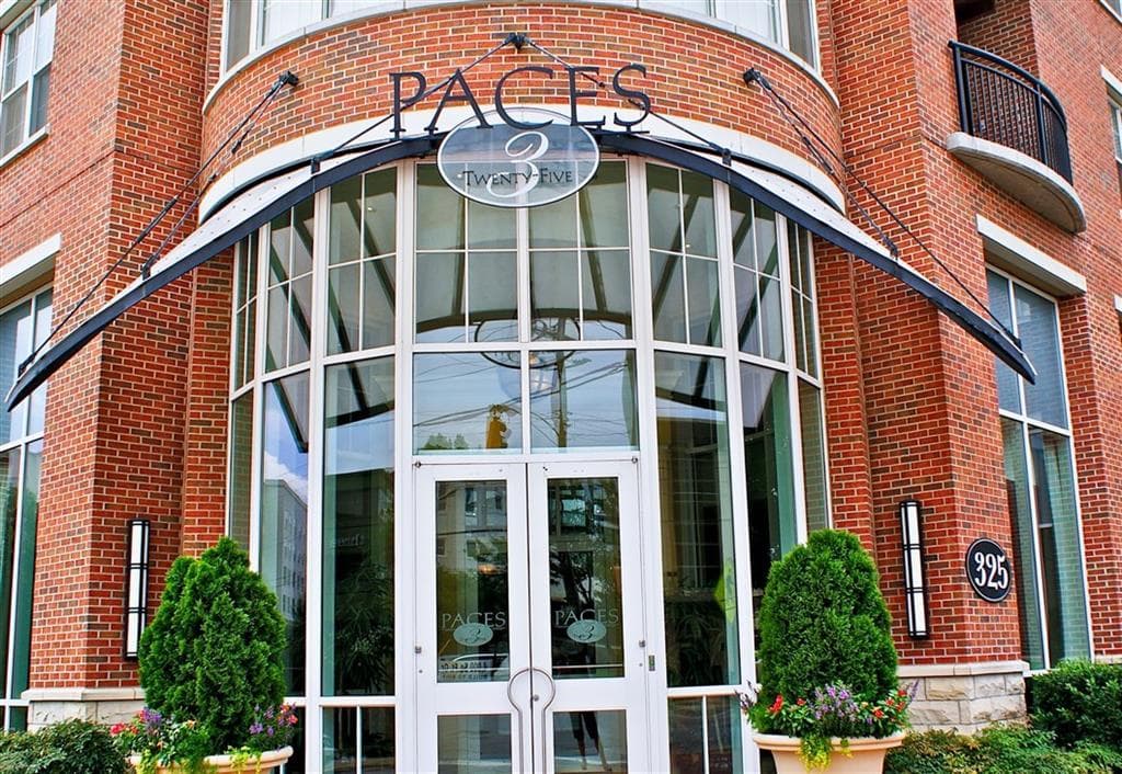 1 bedroom, 869 sq ft condominium sold at 325 E Paces Ferry Road 504, Atlanta, GA 30305