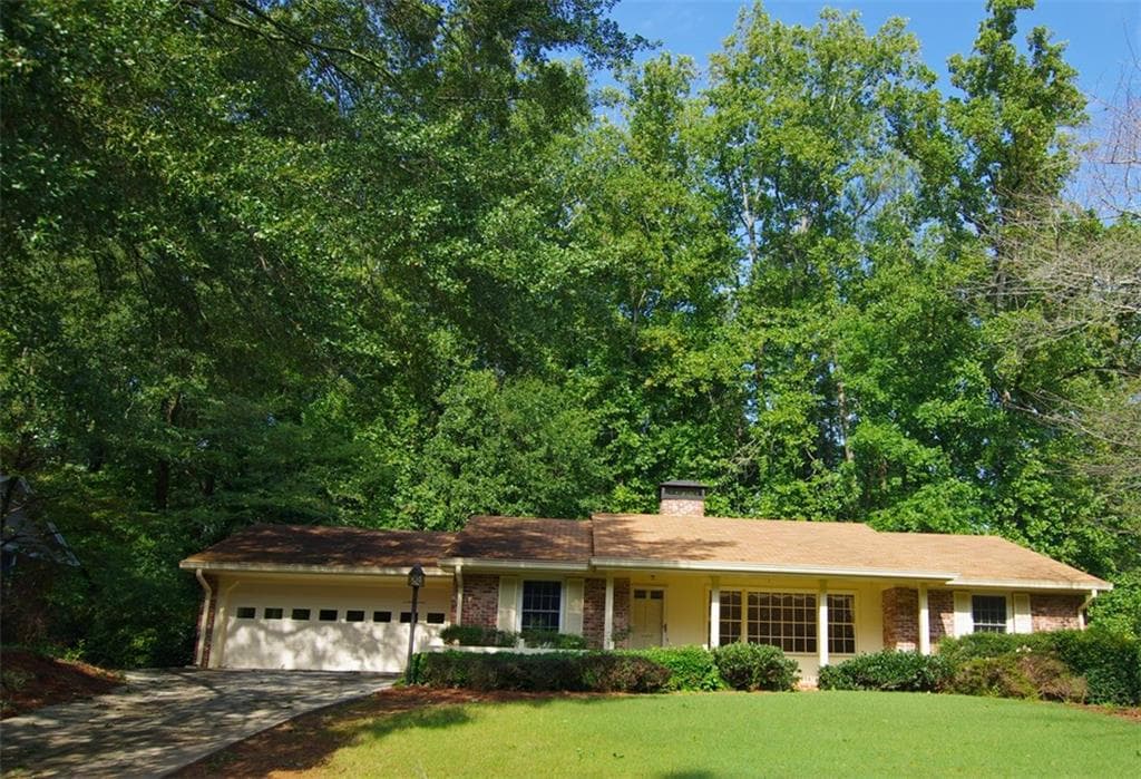 3 bedroom, 1,933 sq ft single family residence sold at 2550 Lake Flair Circle, Atlanta, GA 30345