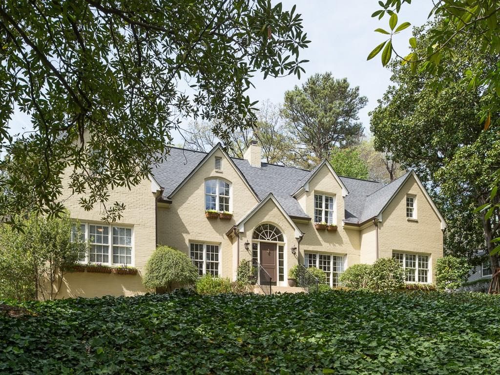 5 bedroom, 3,943 sq ft single family residence sold at 544 Loridans Drive, Atlanta, GA 30342