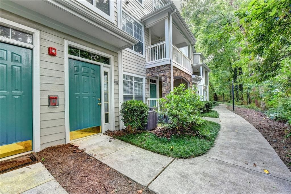 2 bedroom, 1,750 sq ft condominium sold at 225 Edinburgh Court, Alpharetta, GA 30004