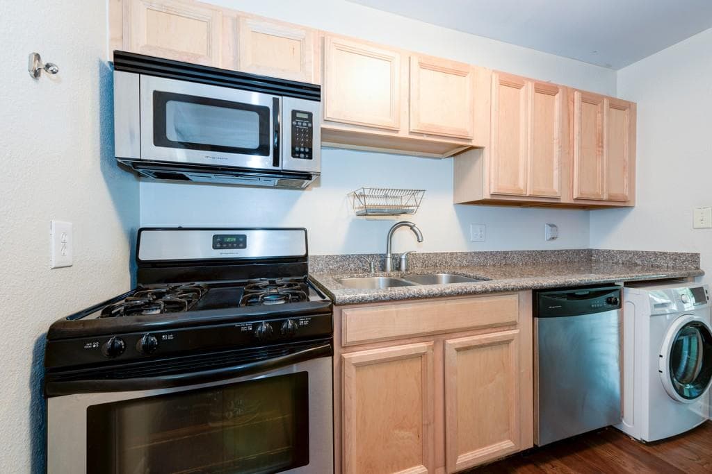 1 bedroom, 567 sq ft condominium sold at 1355 Euclid Avenue 31 B, Atlanta, GA 30307