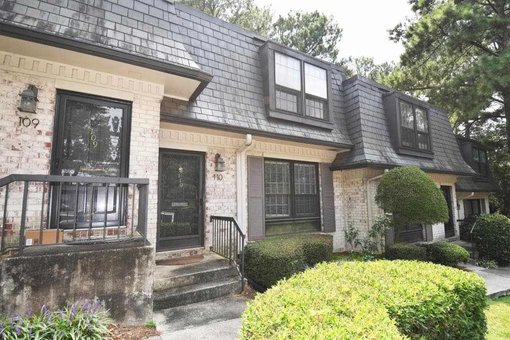 2 bedroom, 1,100 sq ft condominium sold at 110 Adrian Place, Atlanta, GA 30327