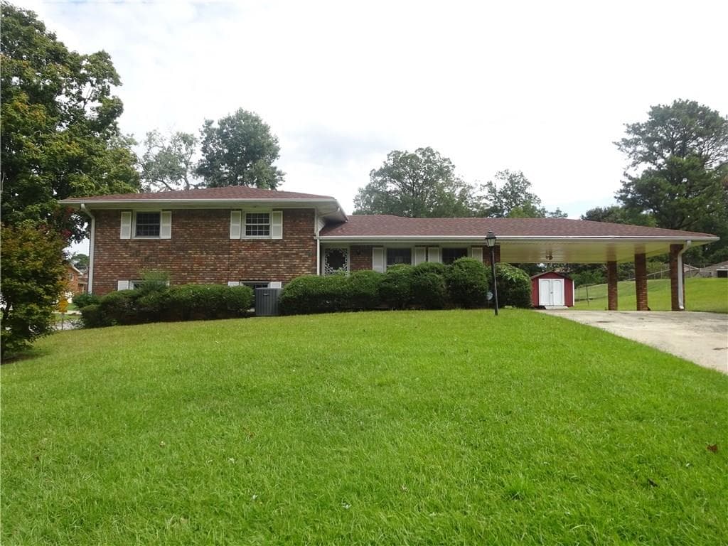 4 bedroom, 2,409 sq ft single family residence sold at 3298 Candace Drive, Atlanta, GA 30316