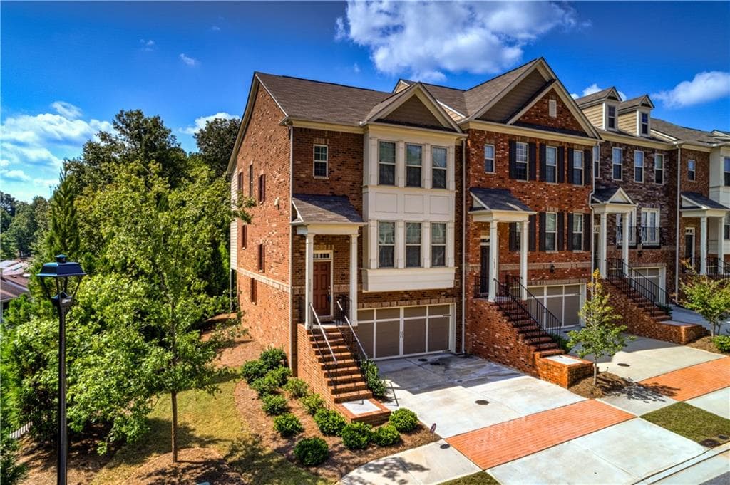 3 bedroom, 2,388 sq ft townhouse sold at 1659 Woodbridge Lane, Atlanta, GA 30329