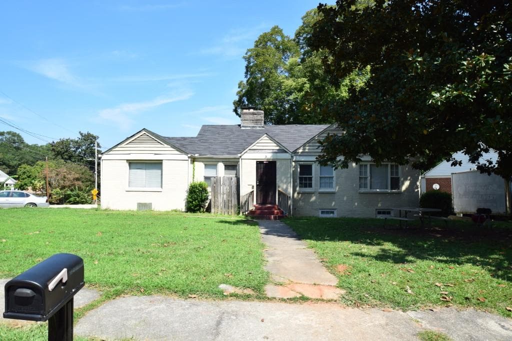 6 bedroom, 2,289 sq ft single family residence sold at 1105 Fountain Drive, Atlanta, GA 30314