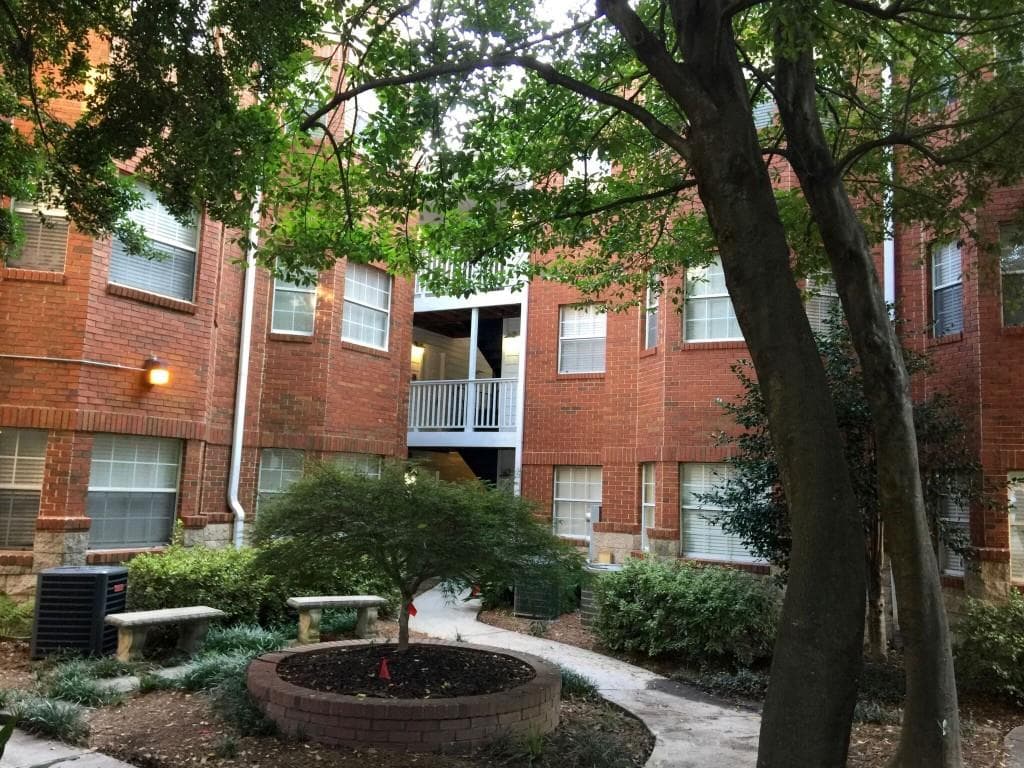 2 bedroom, 834 sq ft condominium sold at 1041 State Street 24, Atlanta, GA 30318