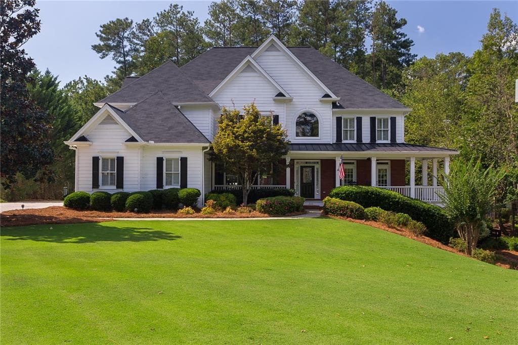 6 bedroom, 4,382 sq ft single family residence sold at 310 Oakhurst Leaf Drive, Alpharetta, GA 30004