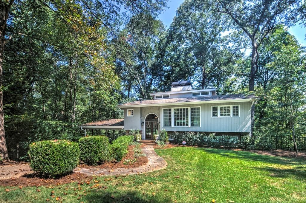 4 bedroom, 3,500 sq ft single family residence sold at 2925 Ridgewood Circle, Atlanta, GA 30327