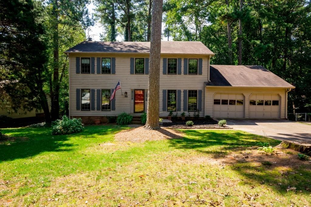 5 bedroom, 2,378 sq ft single family residence sold at 1420 Mosswood Lane, Smyrna, GA 30082