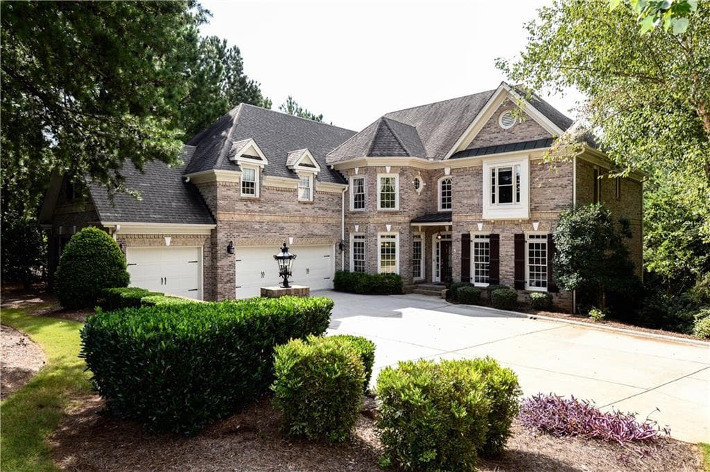 6 bedroom, 6,841 sq ft single family residence sold at 15885 Milton Point, Alpharetta, GA 30004