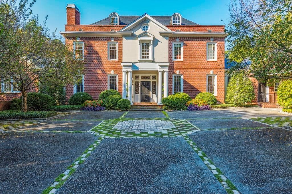 8 bedroom single family residence sold at 1976 W Paces Ferry Road, Atlanta, GA 30327