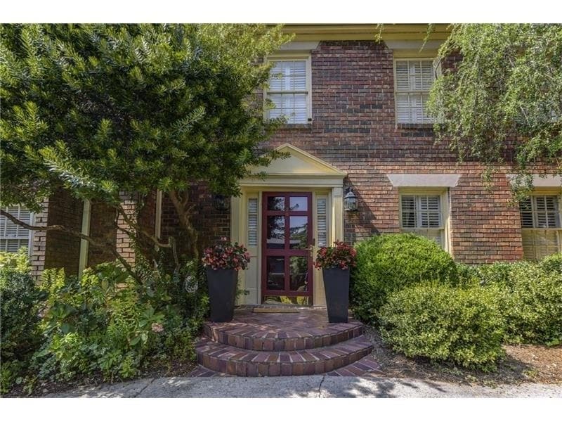 2 bedroom, 1,612 sq ft condominium sold at 28 Old Ivy Square 28, Atlanta, GA 30342