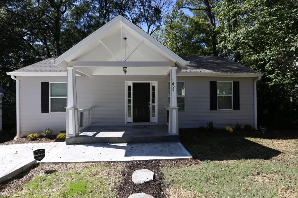 4 bedroom, 2,575 sq ft single family residence sold at 1608 Tallulah Street, Atlanta, GA 30318