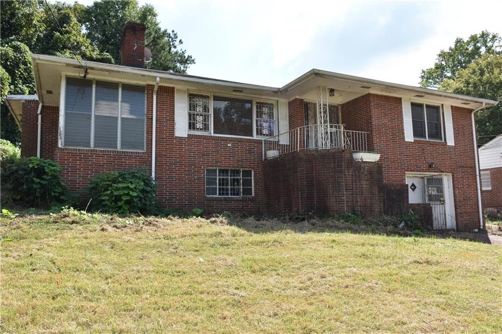 6 bedroom, 2,552 sq ft single family residence sold at 1876 Calloway Drive, Atlanta, GA 30314