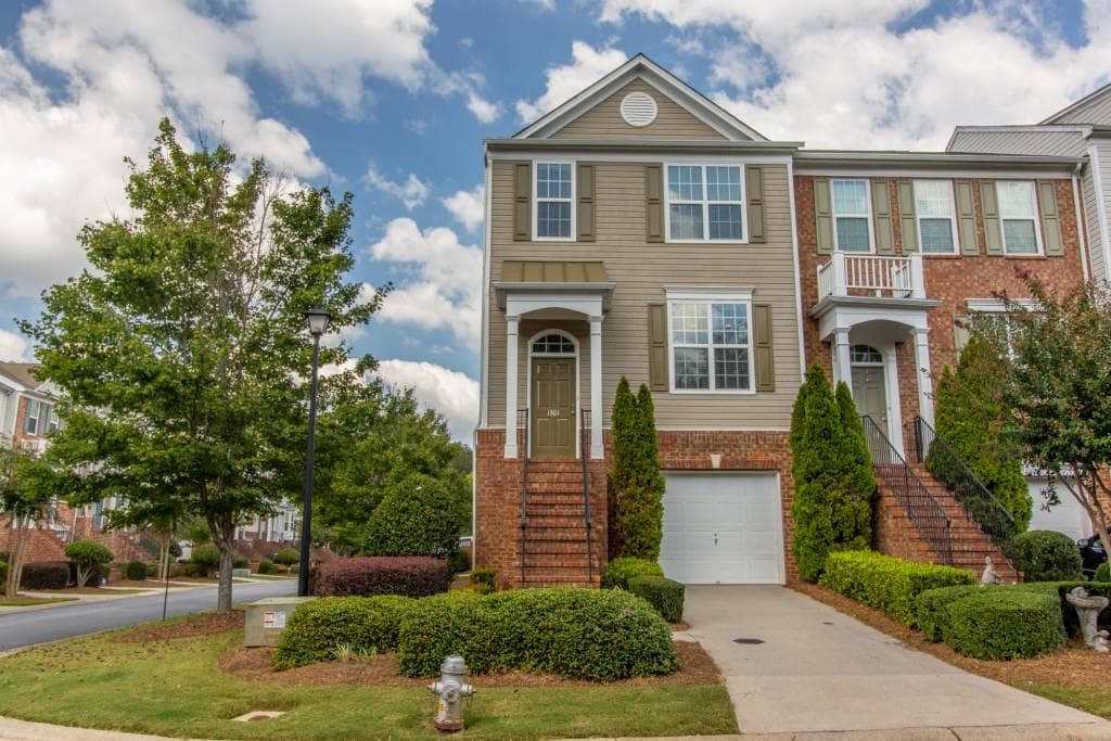 3 bedroom, 1,785 sq ft townhouse sold at 1301 Greychurch Way, Alpharetta, GA 30004