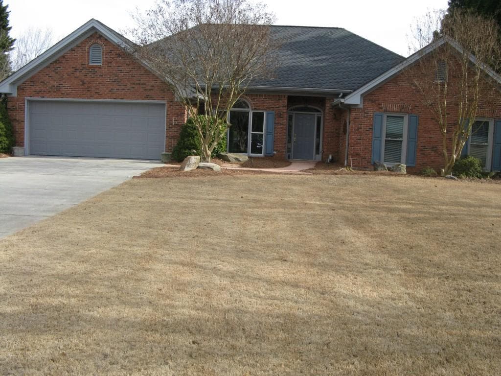3 bedroom, 2,915 sq ft single family residence sold at 735 Lewiston Court, Alpharetta, GA 30004