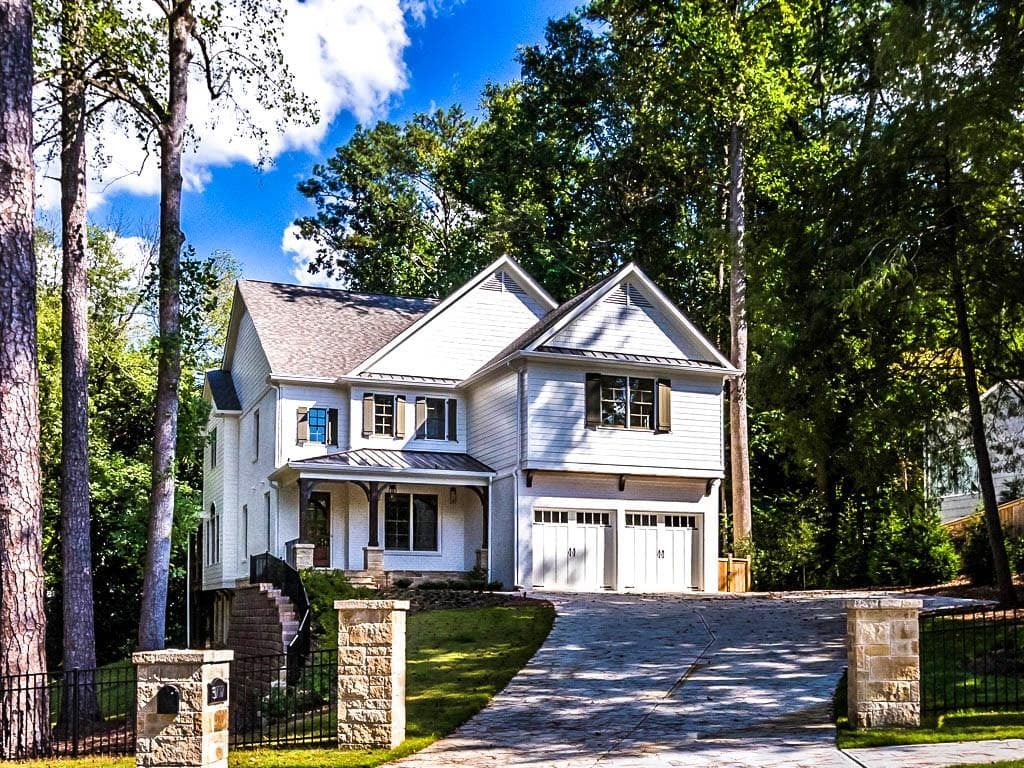 5 bedroom, 6,000 sq ft single family residence sold at 3777 Ivy Road, Atlanta, GA 30342