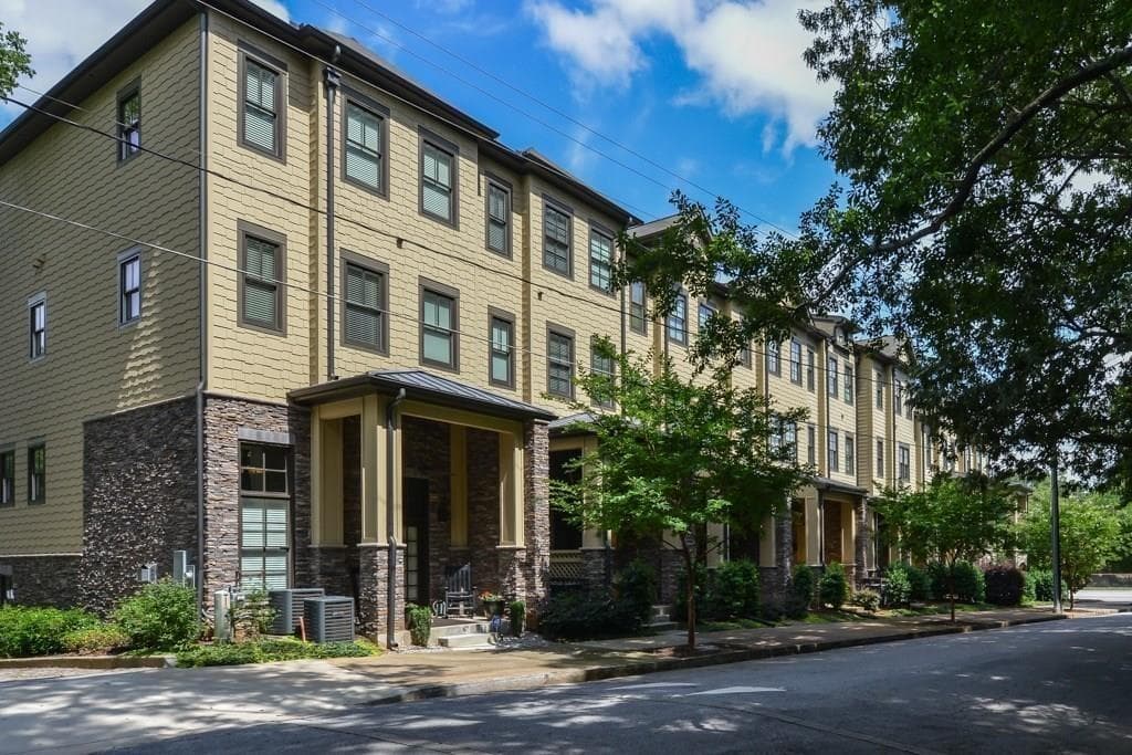3 bedroom, 2,274 sq ft townhouse sold at 255 Southerland Terrace 107, Atlanta, GA 30307