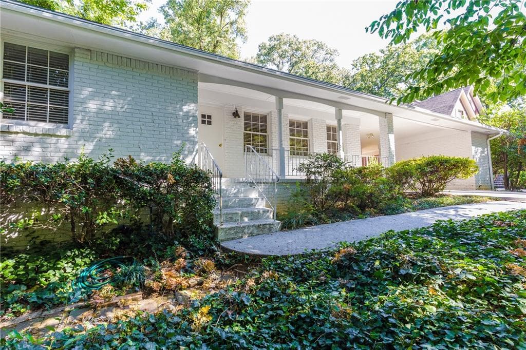 3 bedroom, 1,426 sq ft single family residence sold at 550 Allen Road, Atlanta, GA 30324