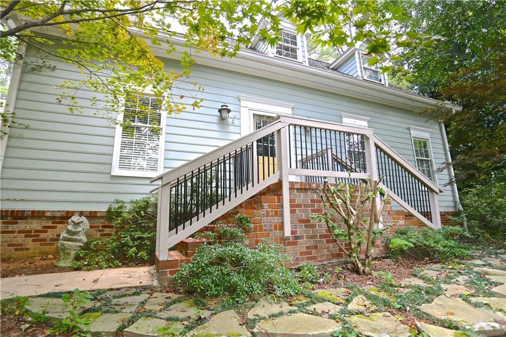 4 bedroom, 2,292 sq ft single family residence sold at 120 Whisperwood Court, Roswell, GA 30075