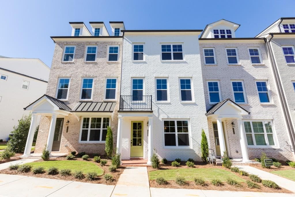 3 bedroom, 2,025 sq ft townhouse sold at 10208 Windalier Way, Roswell, GA 30076