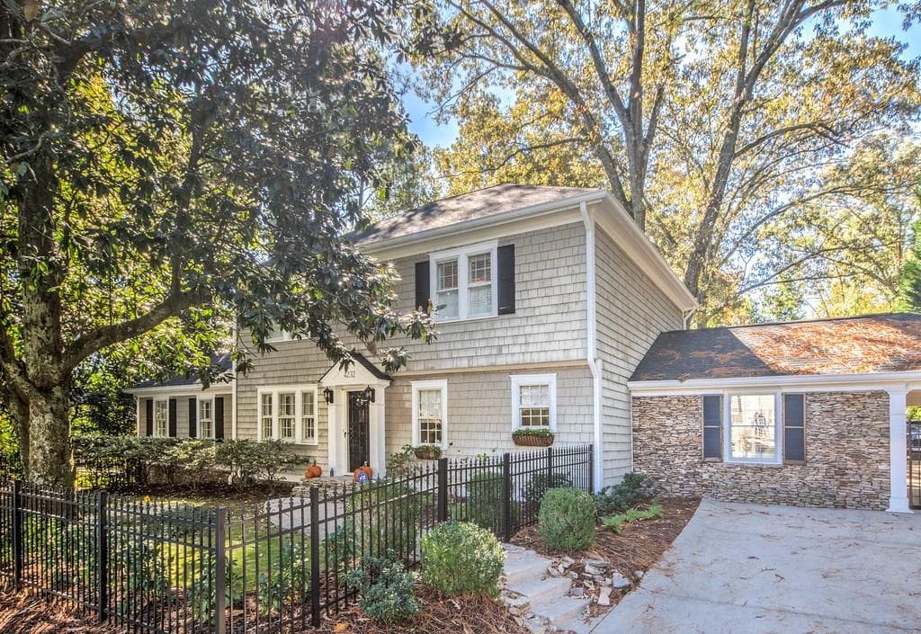 4 bedroom, 2,716 sq ft single family residence sold at 4232 Northside Drive, Atlanta, GA 30342