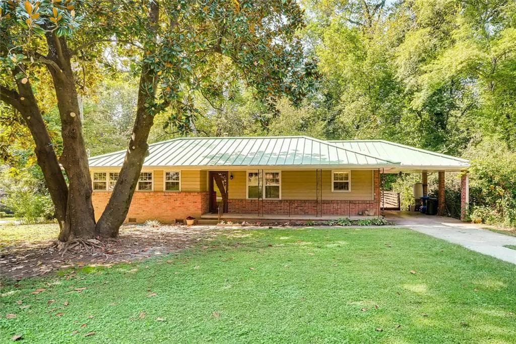 3 bedroom, 1,340 sq ft single family residence sold at 2592 Woodacres Road, Atlanta, GA 30345